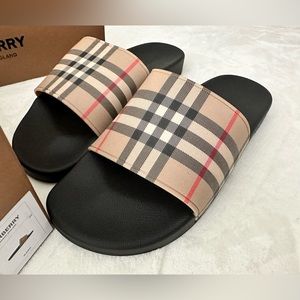 Burberry vintage slides
